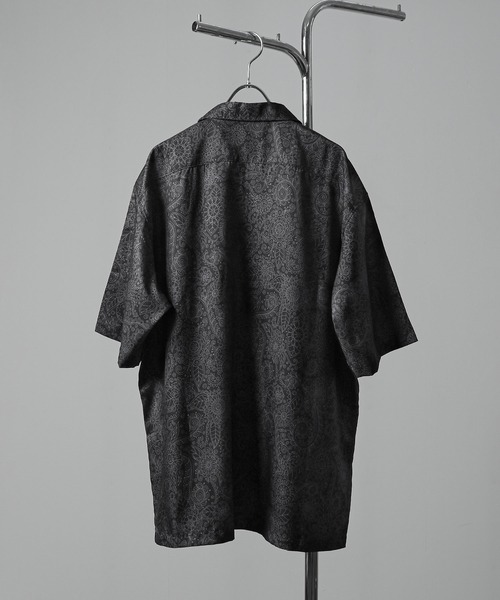 ROOT THREE（ルートスリー）の「【ROOT THREE】 総柄 オープンカラー 半袖 シャツ / 柄シャツ（シャツ/ブラウス・メンズ・ブラック系1/グリーン系/ブラック系/グレー系・LARGE/MEDIUM）」の8枚目の写真