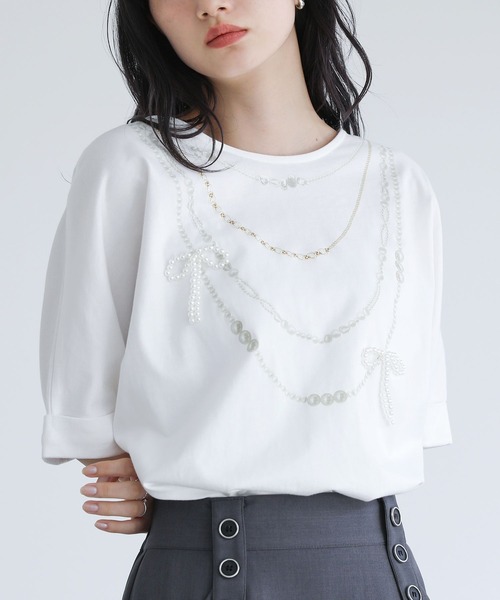 somari imagination(ソマリ イマジネーション)の「『フェイクパールリボンTシャツ』(Tシャツ/カットソー・レディース・ブラック/オフホワイト/ブルー・FREE)」の2枚目の写真