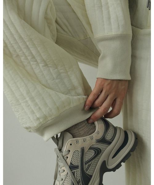 anuke（アンヌーク）の「Quilting Line Pants（スウェットパンツ