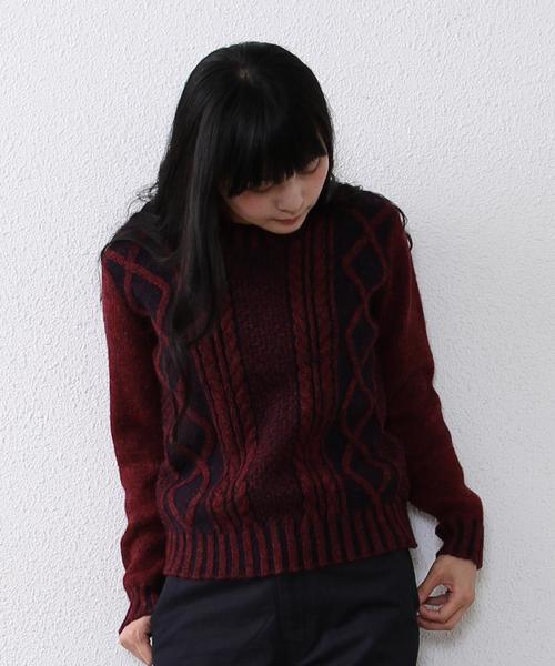 coen(コーエン)の「ダブルプレーティングケーブルクルーネックニット§(ニット/セーター・レディース・グレー/ワイン・MEDIUM/LARGE)」の2枚目の写真