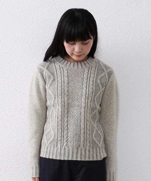 coen(コーエン)の「ダブルプレーティングケーブルクルーネックニット§(ニット/セーター・レディース・グレー/ワイン・MEDIUM/LARGE)」の8枚目の写真