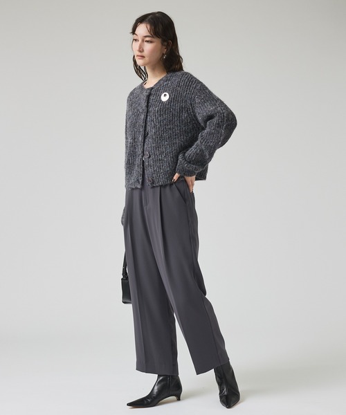 qualite(カリテ)の「マットサテンストレートパンツ/秋服/冬服/オフィスカジュアル(スラックス・レディース・モカ/アイボリー/グレイッシュブルー/チャコールグレー/ピンクベージュ・34/36/38)」の12枚目の写真