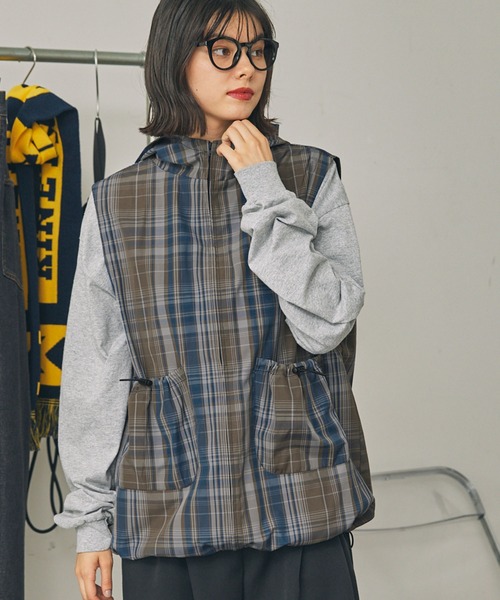 MONO-MART LADY'S（モノマートレディース）の「【セットアップ対応】フード付きナイロンベスト（ベスト・レディース・ブラック/ネイビー系/ネイビー・FREE）」の8枚目の写真