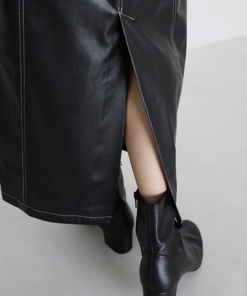 hellam（へラム）の「フェイクレザー ステッチストレートスカート