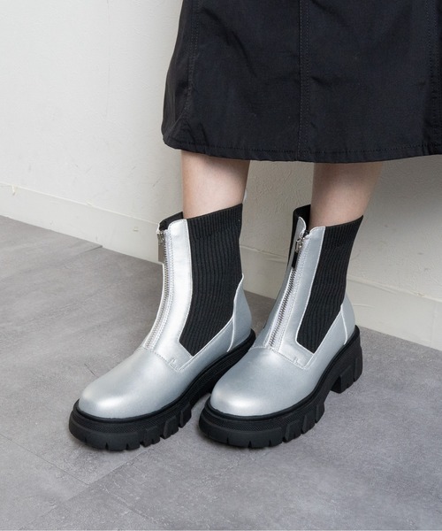 Fabby fabby(ファビィーファビィー)の「トラックソールニットジップショートブーツ(ブーツ・レディース・ブラック/シルバー・MEDIUM/LARGE)」の8枚目の写真