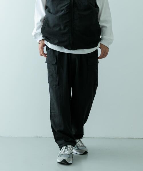 ITEMS URBANRESEARCH（アイテムズ アーバンリサーチ）の「『XLサイズあり』『セットアップ対応』撥水ナイロングログラン裏フリースカーゴ（その他パンツ・メンズ・ブラック/カーキ/ベージュ・MEDIUM/LARGE/X-LARGE）」の5枚目の写真