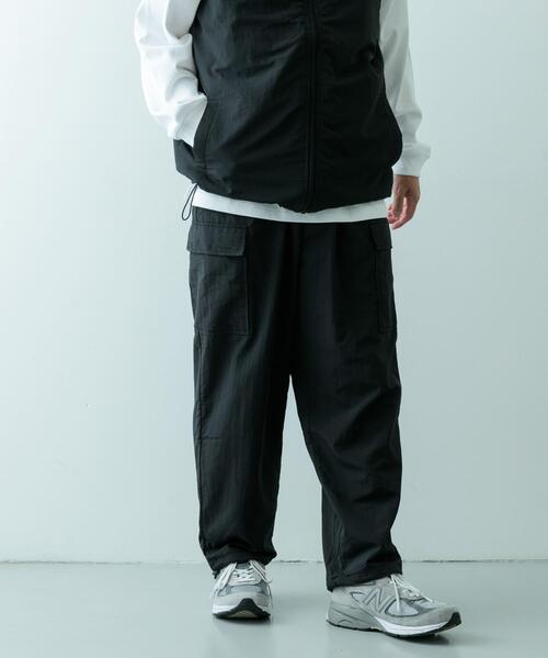 ITEMS URBANRESEARCH（アイテムズ アーバンリサーチ）の「『XLサイズあり』『セットアップ対応』撥水ナイロングログラン裏フリースカーゴ（その他パンツ・メンズ・ブラック/カーキ/ベージュ・MEDIUM/LARGE/X-LARGE）」の6枚目の写真