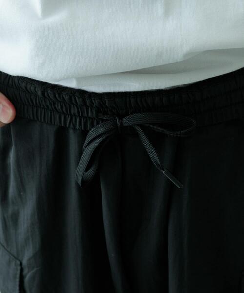 ITEMS URBANRESEARCH（アイテムズ アーバンリサーチ）の「『XLサイズあり』『セットアップ対応』撥水ナイロングログラン裏フリースカーゴ（その他パンツ・メンズ・ブラック/カーキ/ベージュ・MEDIUM/LARGE/X-LARGE）」の14枚目の写真