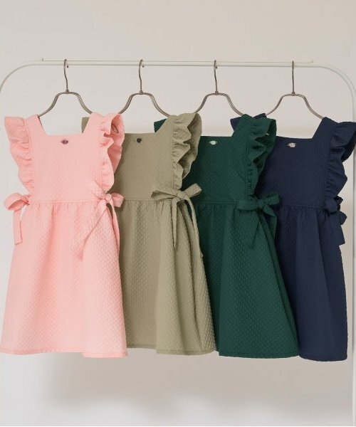 Lycee mine（リセマイン）の「【オケージョン】フリルエプロンワンピース（ジャンパースカート・キッズ・モスグリーン/ライトピンク/ベージュ/ネイビー・110cm/100cm/120cm/130cm）」の5枚目の写真