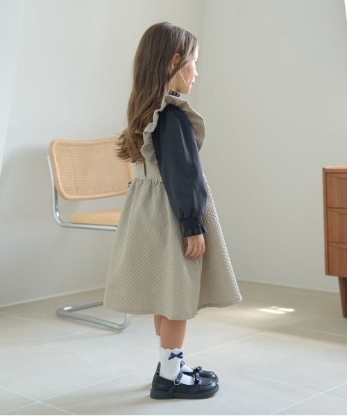 Lycee mine（リセマイン）の「【オケージョン】フリルエプロンワンピース（ジャンパースカート・キッズ・モスグリーン/ライトピンク/ベージュ/ネイビー・110cm/100cm/120cm/130cm）」の15枚目の写真