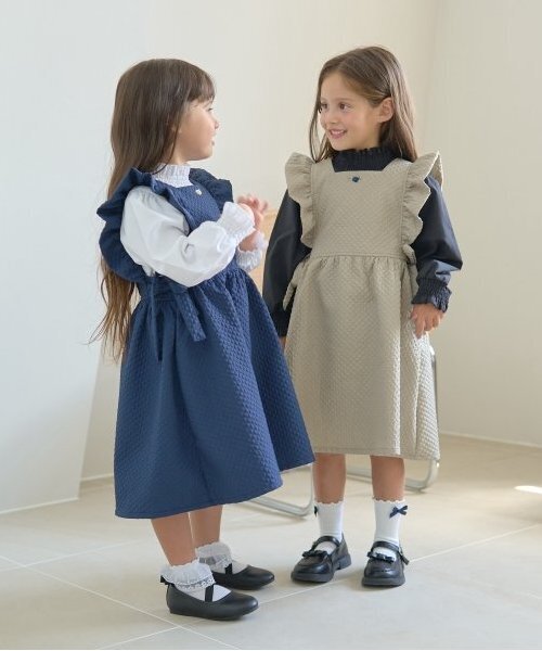 Lycee mine（リセマイン）の「【オケージョン】フリルエプロンワンピース（ジャンパースカート・キッズ・モスグリーン/ライトピンク/ベージュ/ネイビー・110cm/100cm/120cm/130cm）」の22枚目の写真