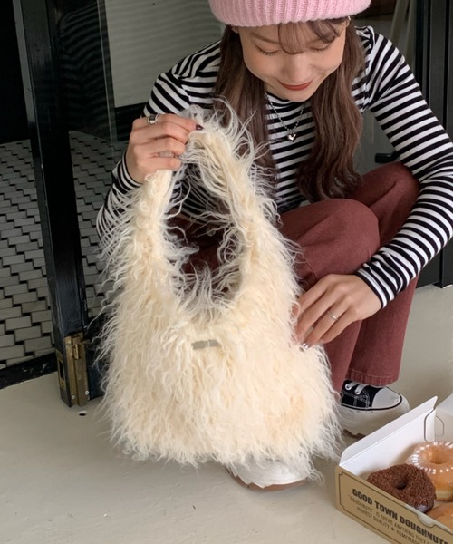 INTER FACTORY（インターファクトリー）の「mayu - チャーム付きフェイクファーバッグ made in INTERFACTORY（ハンドバッグ・レディース・アイボリー/ブラウン・FREE）」の14枚目の写真