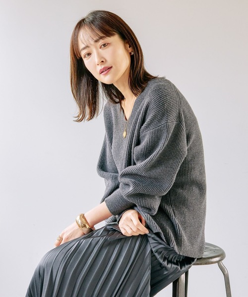 Elura(エルーラ)の「<WEB限定>袖ボリュームふんわりニット バルーンスリーブ/150034(ニット/セーター・レディース・オレンジ/ブルー/オフホワイト/チャコールグレー/ネイビー/ラベンダー・MEDIUM/LARGE)」の3枚目の写真