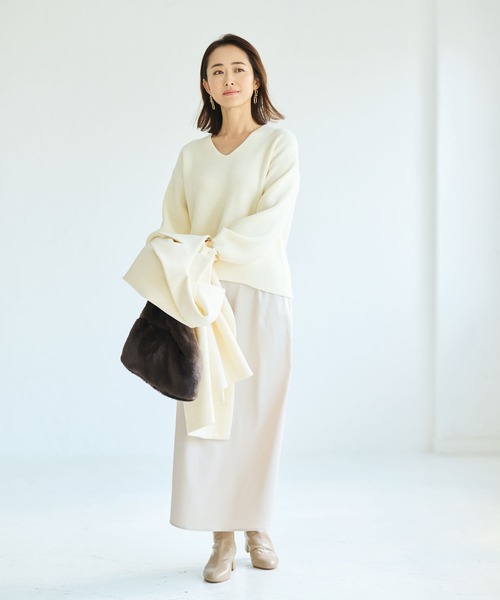 Elura(エルーラ)の「<WEB限定>袖ボリュームふんわりニット バルーンスリーブ/150034(ニット/セーター・レディース・オレンジ/ブルー/オフホワイト/チャコールグレー/ネイビー/ラベンダー・MEDIUM/LARGE)」の16枚目の写真
