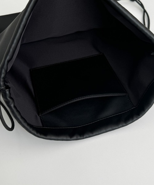 CANAL JEAN(キャナルジーン)の「diggity Yo y合皮ナップサック(バックパック/リュック・レディース・ブラック・ONE SIZE)」の7枚目の写真