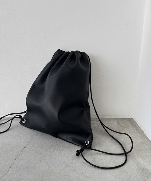 CANAL JEAN(キャナルジーン)の「diggity Yo y合皮ナップサック(バックパック/リュック・レディース・ブラック・ONE SIZE)」の8枚目の写真