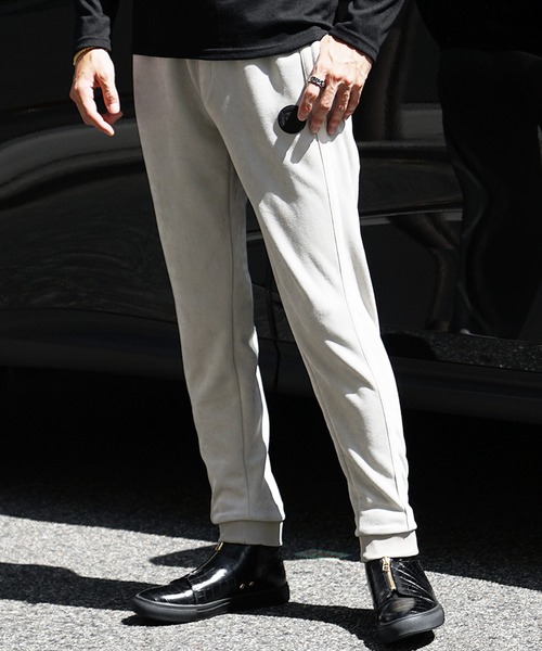 SOMEDIFF(サムディフ)の「【SOMEDIFF】フェイクスウェードラインフルパンツ メンズ スエード ジョガーパンツ スウェットパンツ 春服(スウェットパンツ・メンズ・オフホワイト/ブラック・M/L/XL)」の2枚目の写真