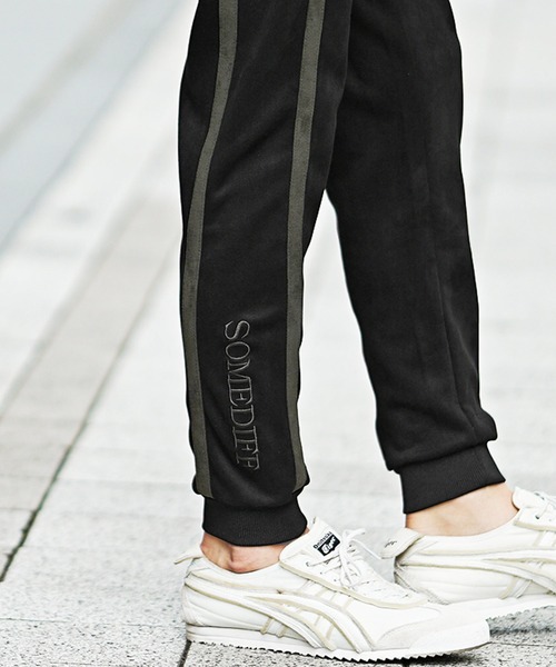 SOMEDIFF(サムディフ)の「【SOMEDIFF】フェイクスウェードラインフルパンツ メンズ スエード ジョガーパンツ スウェットパンツ 春服(スウェットパンツ・メンズ・オフホワイト/ブラック・M/L/XL)」の11枚目の写真