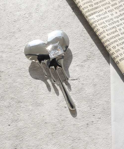 styiro（スタイロ）の「ビジューメルトハートメタルブローチ（ブローチ/コサージュ・レディース・シルバー/ゴールド・FREE）」の9枚目の写真