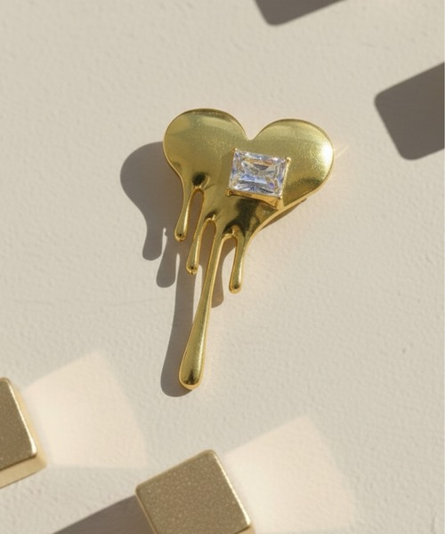 styiro（スタイロ）の「ビジューメルトハートメタルブローチ（ブローチ/コサージュ・レディース・シルバー/ゴールド・FREE）」の8枚目の写真