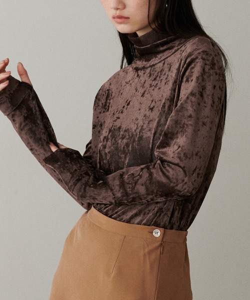LARUTA(ラルータ)の「【LARUTA】ベロアチュール2WAYタートル(Tシャツ/カットソー・レディース・ブラック/オレンジ/ブラウン/オフホワイト・FREE)」の1枚目の写真