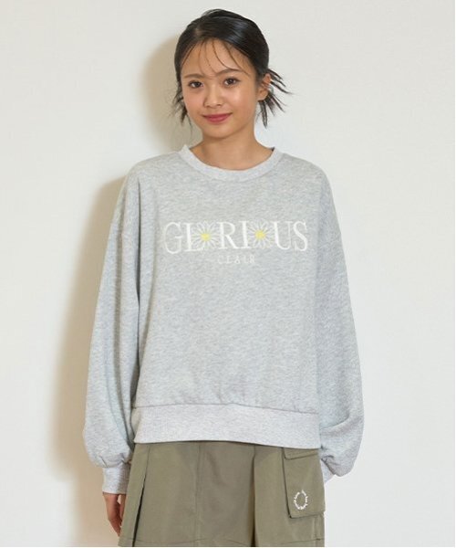 LOVETOXIC(ラブトキシック)の「【GOODPRICE】裏起毛フラワーロゴプルオーバー(スウェット・キッズ・チャコール/トップグレー/オフホワイト/エンジ・L/M/S)」の3枚目の写真