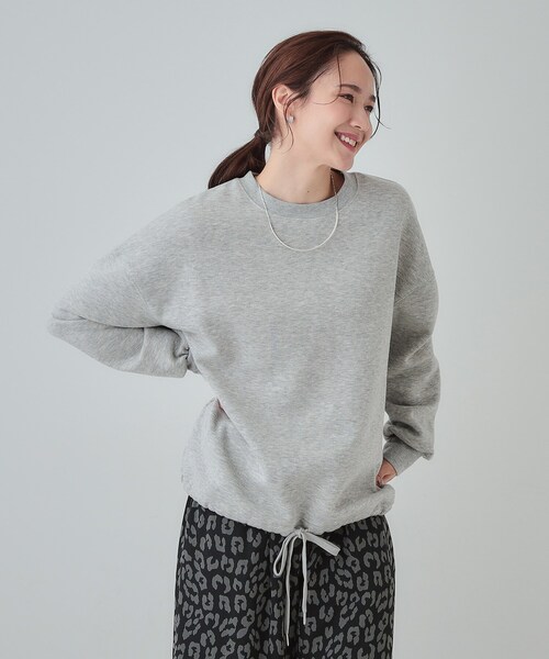 SHOO・LA・RUE（シューラルー）の「◆【S-LL】あったか裏毛 裾ドロストスウェット（Tシャツ/カットソー・レディース・グレー/チャコールグレー・01/02/03/04）」の3枚目の写真