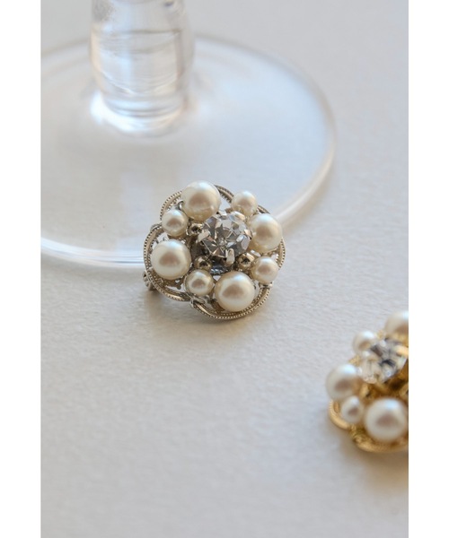 niana(ニアナ)の「メタルビジューパールブローチ フォーマル セレモニー 結婚式 二次会 謝恩会 入学式 卒業式 パーティー オケージョン 小さめ(ブローチ/コサージュ・レディース・シルバー/ゴールド・FREE)」の1枚目の写真