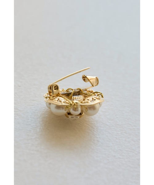 niana(ニアナ)の「メタルビジューパールブローチ フォーマル セレモニー 結婚式 二次会 謝恩会 入学式 卒業式 パーティー オケージョン 小さめ(ブローチ/コサージュ・レディース・シルバー/ゴールド・FREE)」の4枚目の写真