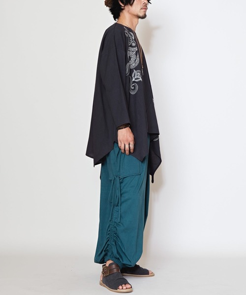 チャイハネ(チャイハネ)の「【チャイハネ】メンヘンディ刺繍変形MEN'Sトップス(その他トップス・メンズ・ベージュ/ブラック/ホワイト・FREE)」の10枚目の写真