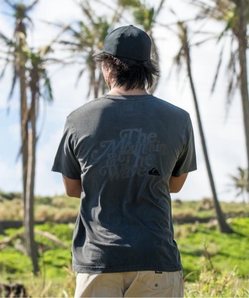 Quiksilver(クイックシルバー)の「TYPEFACE ST /クイックシルバーバックプリント半袖Tシャツ(Tシャツ/カットソー・メンズ・ブラック/ピンク/ホワイト/インディゴブルー・X-LARGE/MEDIUM/LARGE)」の1枚目の写真