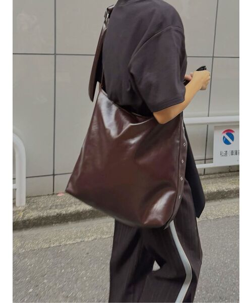 MURUA（ムルーア）の「フェイクレザーショルダーバッグ（ショルダーバッグ・レディース・ブラック/ブラウン・FREE）」の6枚目の写真