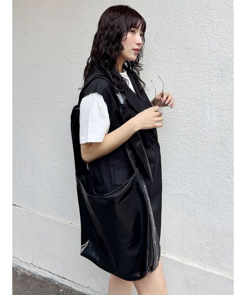 MURUA（ムルーア）の「フェイクレザーショルダーバッグ（ショルダーバッグ・レディース・ブラック/ブラウン・FREE）」の17枚目の写真