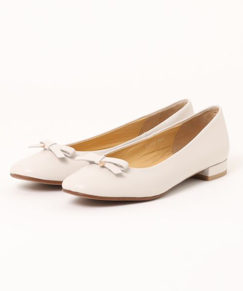 MACKINTOSH PHILOSOPHY(マッキントッシュ フィロソフィー)の「リボンモチーフカッターパンプス(パンプス・レディース・ブラック/ホワイト・23.5cm/24.5cm/23.0cm/24.0cm/22.5cm)」の2枚目の写真