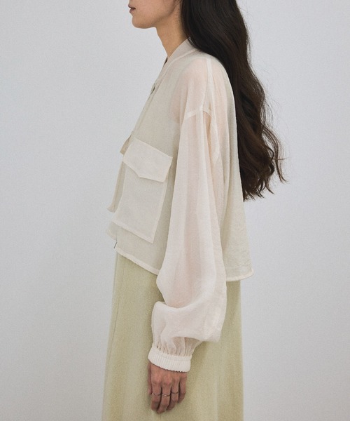 SALON adam et rope'（サロン アダム エ ロペ）の「[25SS]シアークロップドブルゾン 3 / シアーカーディガン（ブルゾン・レディース・ブラック/ブルー系その他4/オフホワイト・FREE）」の6枚目の写真