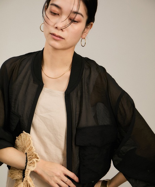 SALON adam et rope'（サロン アダム エ ロペ）の「[25SS]シアークロップドブルゾン 3 / シアーカーディガン（ブルゾン・レディース・ブラック/ブルー系その他4/オフホワイト・FREE）」の14枚目の写真