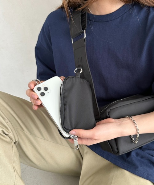 MYMOOD.(マイムード)の「ミニポーチ付きナイロンスクエアショルダーバッグ(ショルダーバッグ・レディース・アイボリー/ブラック・FREE)」の17枚目の写真