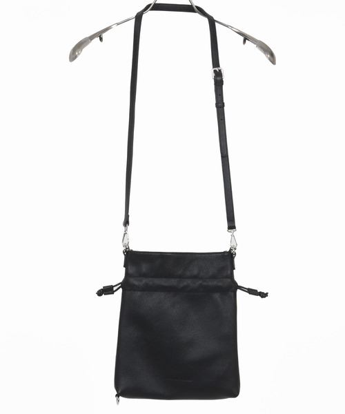 ADAM PATEK（アダムパテック）の「mko12606-new shrink leather drawstring minibag 巾着型バッグ（ショルダーバッグ・メンズ・ブラック・FREE）」の4枚目の写真