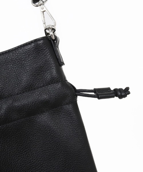 ADAM PATEK（アダムパテック）の「mko12606-new shrink leather drawstring minibag 巾着型バッグ（ショルダーバッグ・メンズ・ブラック・FREE）」の7枚目の写真