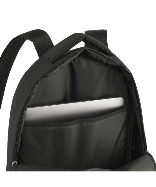 希少　Ferrari ✕プーマ　フェラーリ　バッグ　リュック　黒未使用に近い プーマ × フェラーリ バックパック リュック モータースポーツ