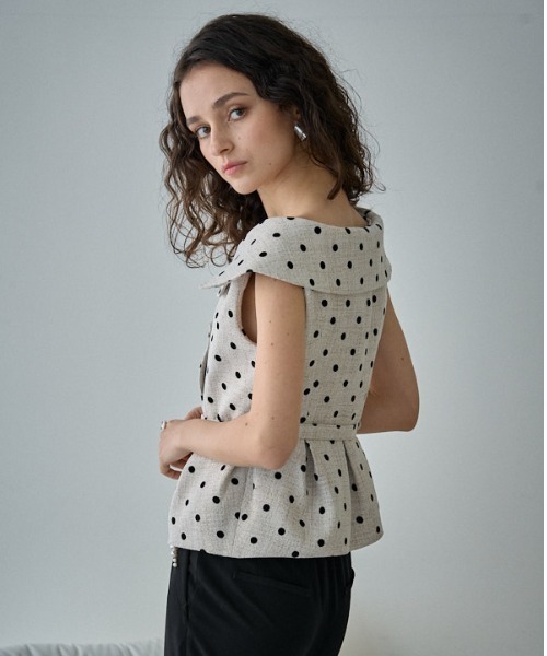 ERADIE オフショルワイドカラー TOP Ivory Off-shoulder wide collar TOP オフショルワイドカラーTOP