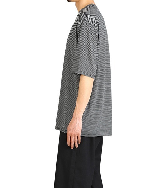 marka（マーカ）の「marka / マーカ：CREW NECK TEE - super 120’s wool -：M25A-14CS02B[COR]（Tシャツ/カットソー・メンズ・ブラック系その他/グレー系その他・2(M)/1(S)）」の6枚目の写真