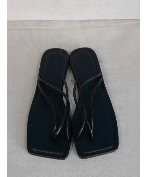 TRUNC（トランクエイティーエイト）の「Nallow Strap Flat Sandals（サンダル・レディース・ブラック・LARGE/MEDIUM）」の2枚目の写真