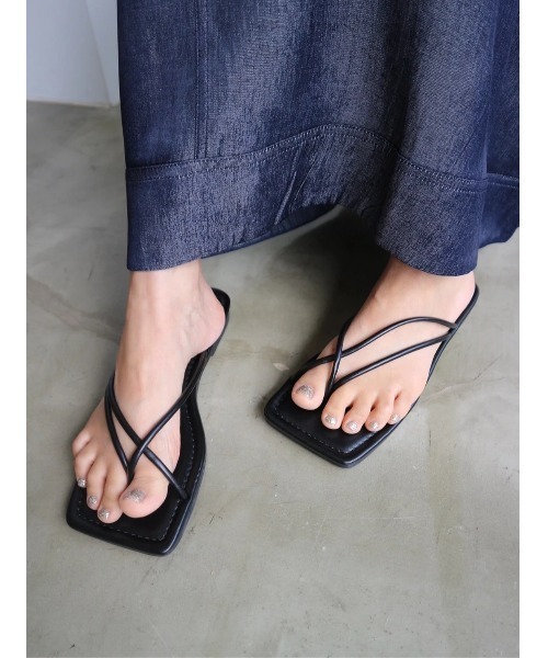 TRUNC（トランクエイティーエイト）の「Nallow Strap Flat Sandals（サンダル・レディース・ブラック・LARGE/MEDIUM）」の3枚目の写真