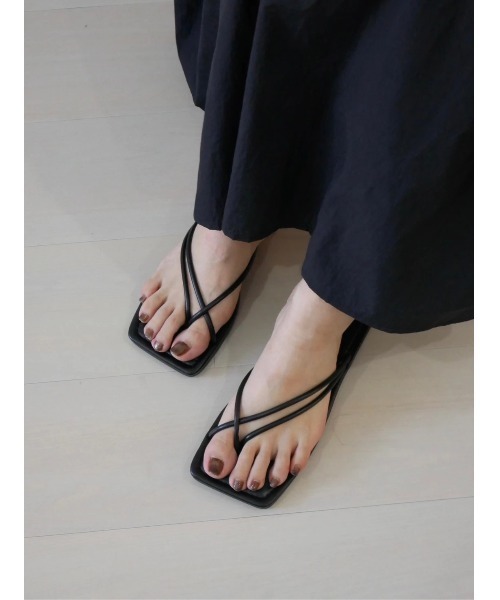 TRUNC（トランクエイティーエイト）の「Nallow Strap Flat Sandals（サンダル・レディース・ブラック・LARGE/MEDIUM）」の5枚目の写真