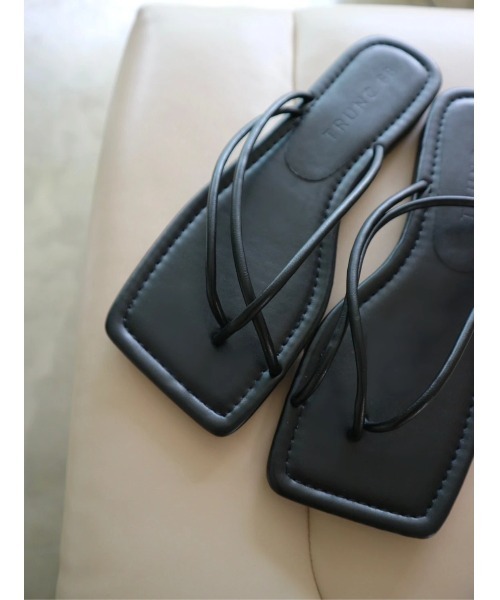 TRUNC（トランクエイティーエイト）の「Nallow Strap Flat Sandals（サンダル・レディース・ブラック・LARGE/MEDIUM）」の9枚目の写真