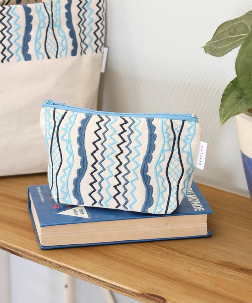 BAYFLOW(ベイフロー)の「BFキャンバスエンブロポーチ(ポーチ・レディース・ピンク/ブルー・0)」の1枚目の写真