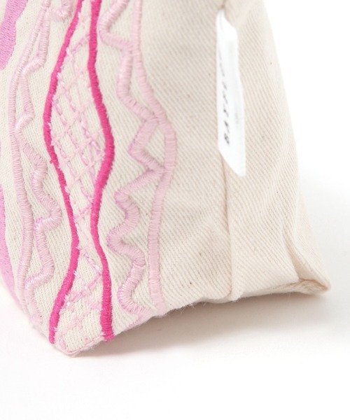 BAYFLOW(ベイフロー)の「BFキャンバスエンブロポーチ(ポーチ・レディース・ピンク/ブルー・0)」の9枚目の写真