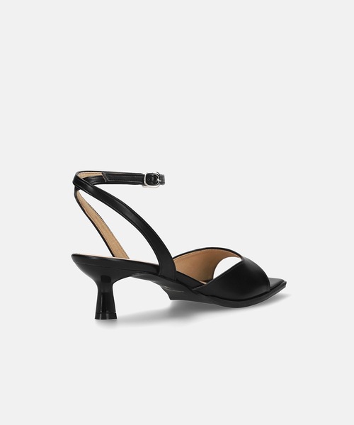 MAMIAN（マミアン）の「スクエアトゥ ストラップサンダル (5.0cmヒール)（サンダル・レディース・ブラック/グレイッシュベージュ/ホワイトゴールド・L/M/S/LL）」の7枚目の写真