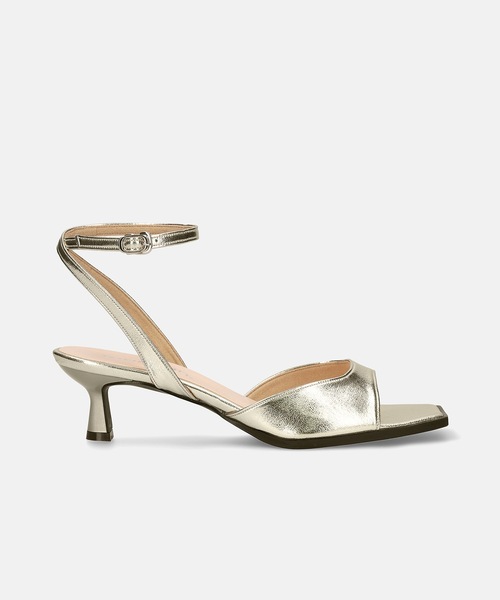 MAMIAN（マミアン）の「スクエアトゥ ストラップサンダル (5.0cmヒール)（サンダル・レディース・ブラック/グレイッシュベージュ/ホワイトゴールド・L/M/S/LL）」の9枚目の写真